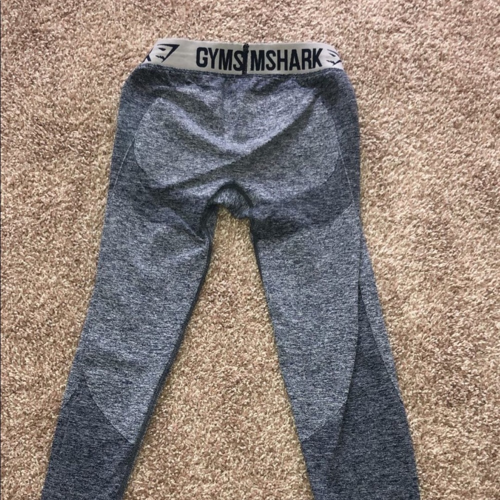 Gym shark leggings